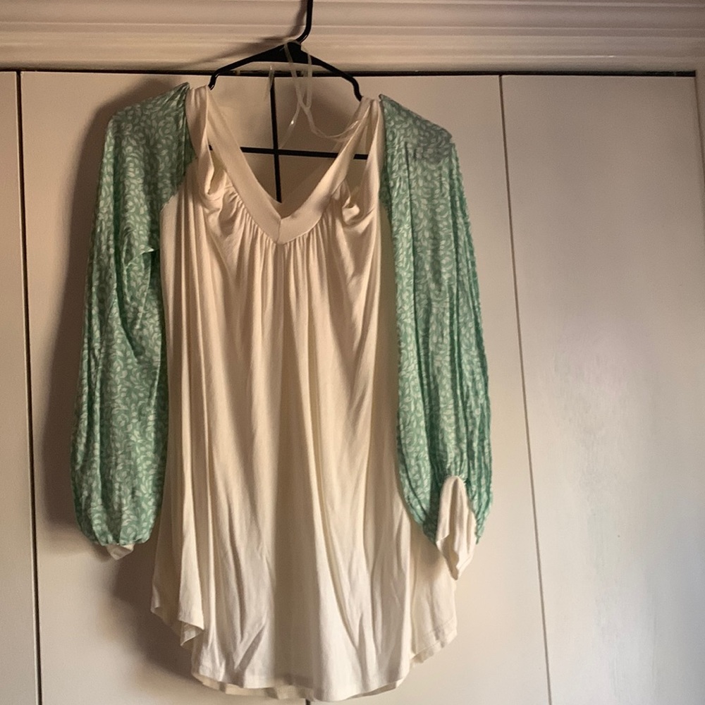 V-Neck, open shoulder mint green & cream gorgeous top! Never worn